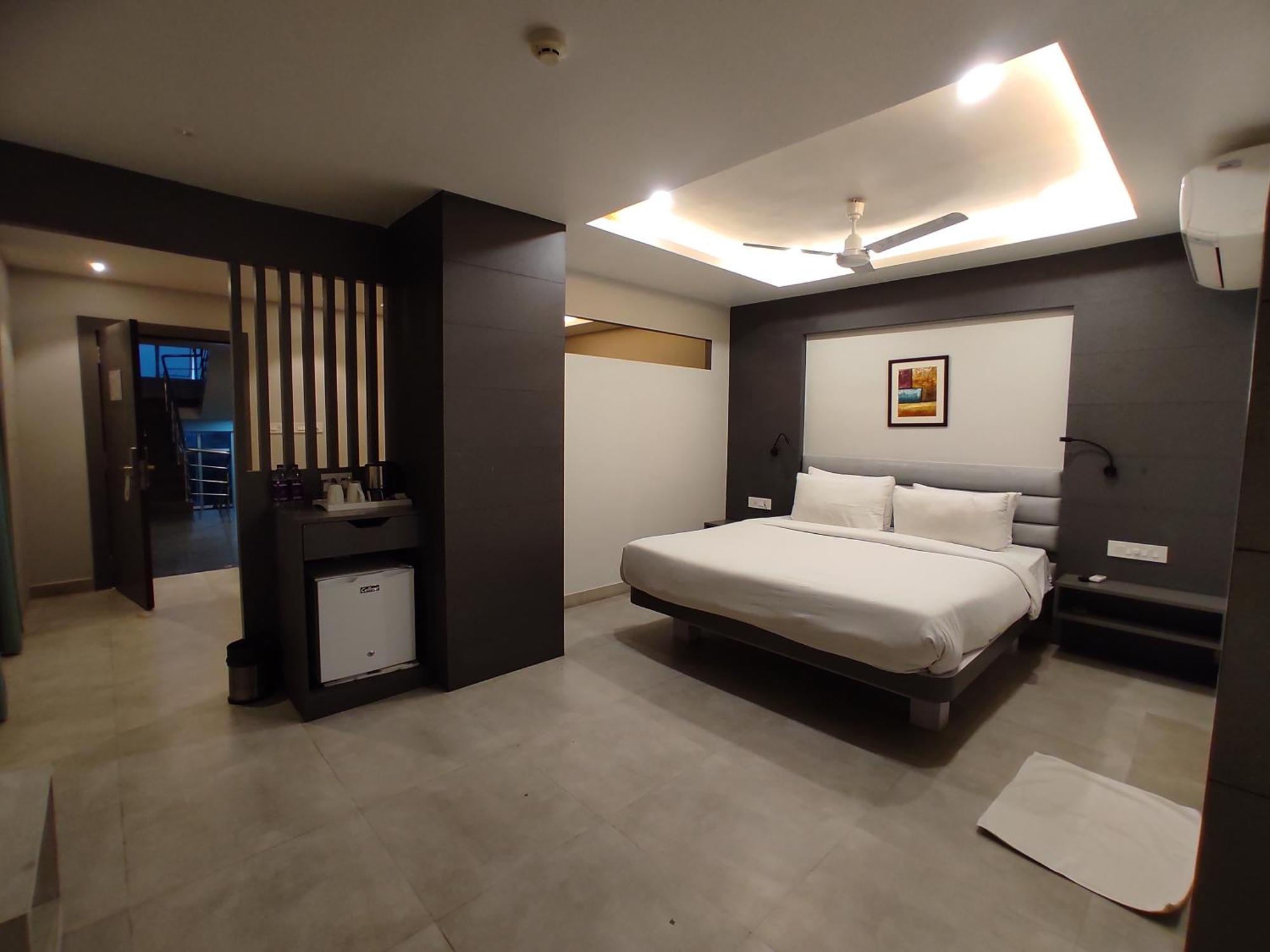 Hotel Rishiraj, Nagaon Nagaon  Exteriér fotografie